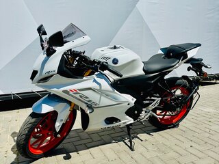 2024 Yamaha YZF-R15, белый, 430000 рублей, вид 3