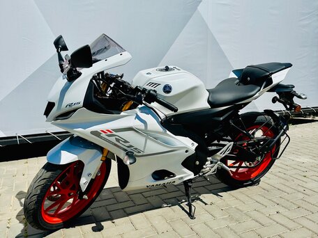 2024 Yamaha YZF-R15, белый, 430000 рублей, вид 3