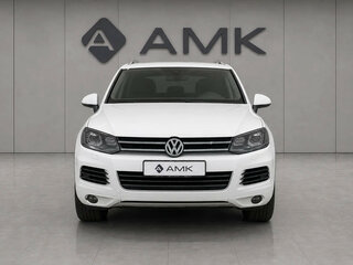 2013 Volkswagen Touareg II, белый, 2292602 рублей, вид 3