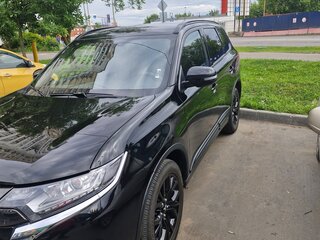 2021 Mitsubishi Outlander III Рестайлинг 3, чёрный, 2200000 рублей, вид 1