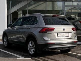 2017 Volkswagen Tiguan II, серебристый, 2175000 рублей, вид 4