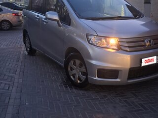 2013 Honda Freed I Рестайлинг, серебристый, 1129000 рублей, вид 1