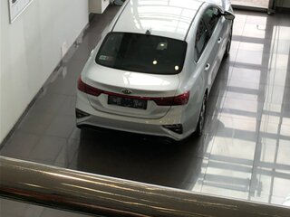 2019 Kia Cerato IV, серебристый, 1800000 рублей, вид 2