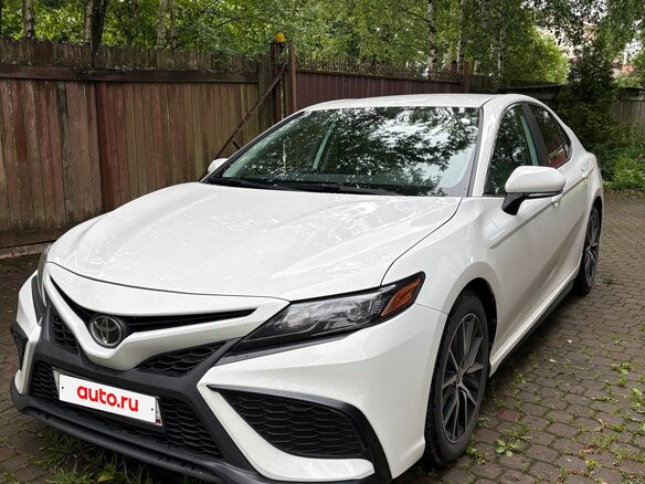 2022 Toyota Camry VIII (XV70) Рестайлинг, белый, 2990000 рублей