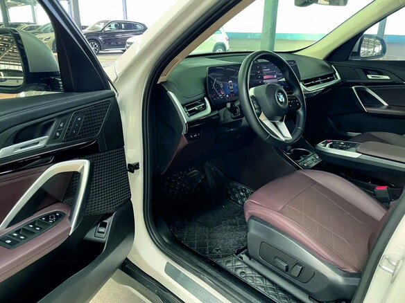 2023 BMW X1 Long 20Li sDrive III (U11/U12), белый, 3680000 рублей - вид 5