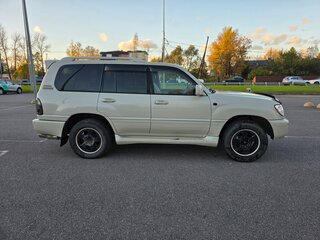 2004 Toyota Land Cruiser Cygnus 100 Series Рестайлинг 1, белый, 2000000 рублей, вид 4