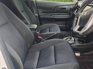 2017 Toyota Aqua I Рестайлинг, белый, 1000000 рублей, вид 5