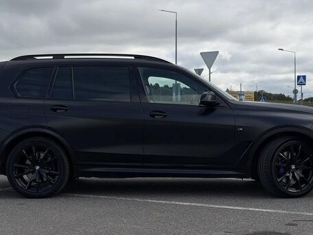 2022 BMW X7 40d I (G07), чёрный, 5950000 рублей, вид 4