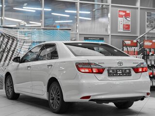 2016 Toyota Camry VII (XV50) Рестайлинг, белый, 1749000 рублей, вид 4
