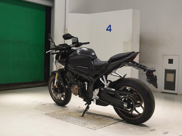 2025 Honda CB 650R, чёрный, 1030000 рублей - вид 2