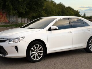 2015 Toyota Camry VII (XV50) Рестайлинг, белый, 1999900 рублей, вид 1