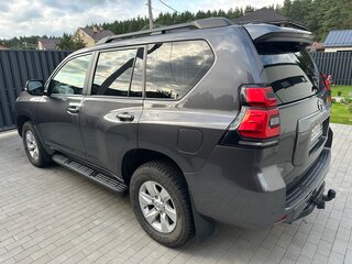 2019 Toyota Land Cruiser Prado 150 Series Рестайлинг 2, серый, 4950000 рублей, вид 4
