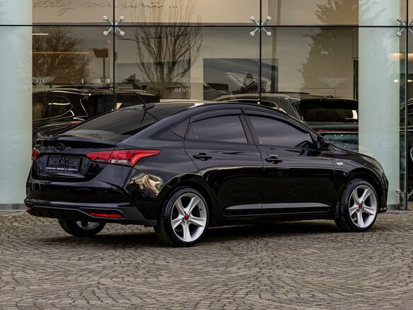2021 Hyundai Solaris II Рестайлинг, чёрный, 1435000 рублей - вид 5