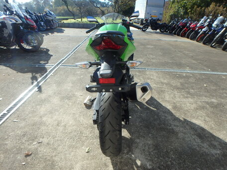 2020 Kawasaki Ninja 400, зелёный, 585000 рублей, вид 4