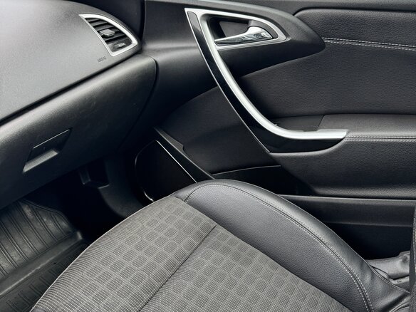 2013 Opel Astra GTC J Рестайлинг, чёрный - вид 9