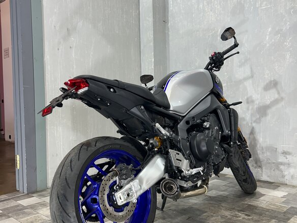 2022 Yamaha MT-09 (FZ-09), серый, 1055000 рублей - вид 6