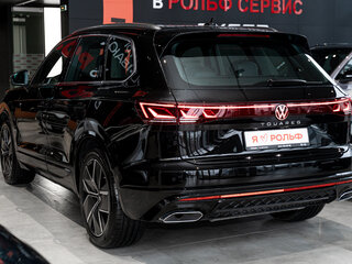 2025 Volkswagen Touareg III Рестайлинг, чёрный, 12700000 рублей, вид 4