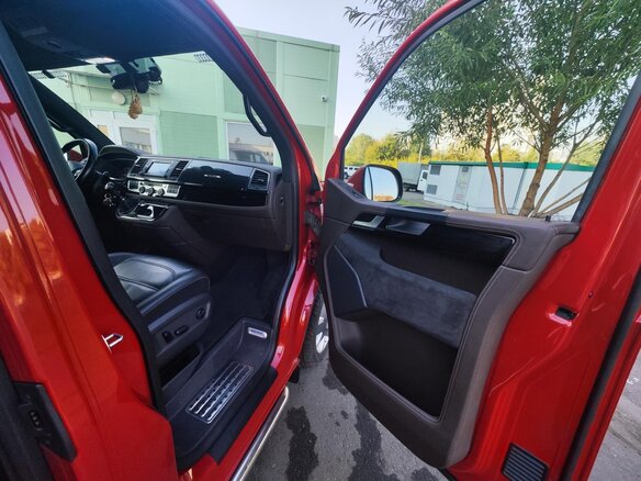 2015 Volkswagen Multivan T5 Рестайлинг, красный, 4400000 рублей - вид 10