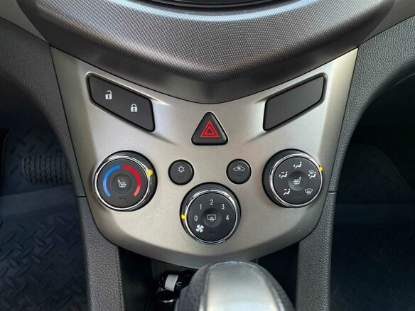 2015 Chevrolet Aveo II, серый, 950000 рублей - вид 9