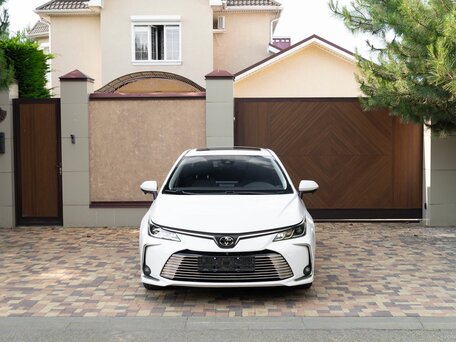 2022 Toyota Corolla XII (E210), белый, 1740000 рублей, вид 4