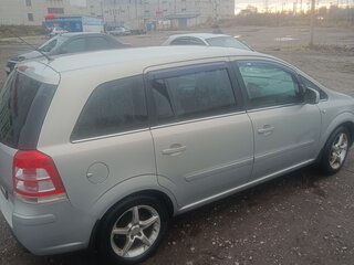 2011 Opel Zafira B Рестайлинг, серебристый, 500000 рублей, вид 2