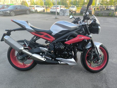 2015 Triumph Street Triple, серебристый, 620000 рублей, вид 1