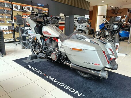 2025 Harley-Davidson CVO Road Glide ST, серебристый, 5599000 рублей, вид 3