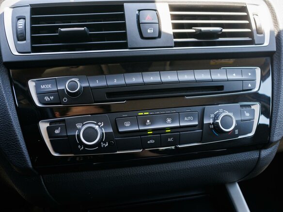 2015 BMW 1 серии 118i II (F20/F21) Рестайлинг, белый - вид 15