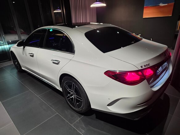 2026 Mercedes-Benz E-Класс 300 VI (W214, S214), белый - вид 7