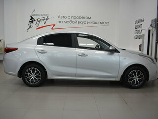 2019 Kia Rio IV, серебристый, 1269000 рублей, вид 3