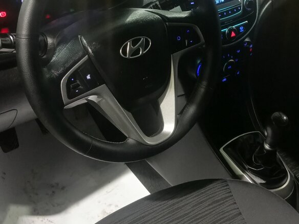 2015 Hyundai Solaris I Рестайлинг, белый, 599000 рублей - вид 11