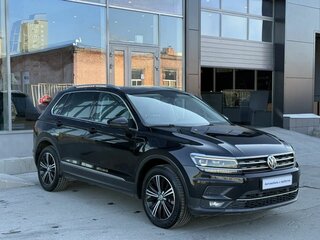 2018 Volkswagen Tiguan II, чёрный, 2500000 рублей, вид 3