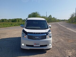 2013 Toyota Noah II (R70), белый, 1650000 рублей, вид 3