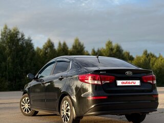 2016 Kia Rio III Рестайлинг, чёрный, 900000 рублей, вид 4