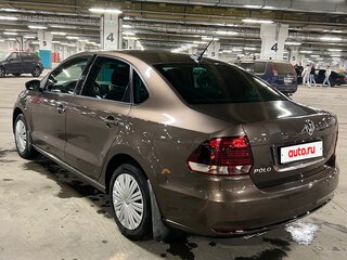 2018 Volkswagen Polo V Рестайлинг, коричневый, 1200000 рублей, вид 4