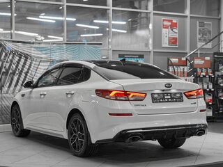 2019 Kia Optima IV Рестайлинг, белый, 1849000 рублей, вид 4