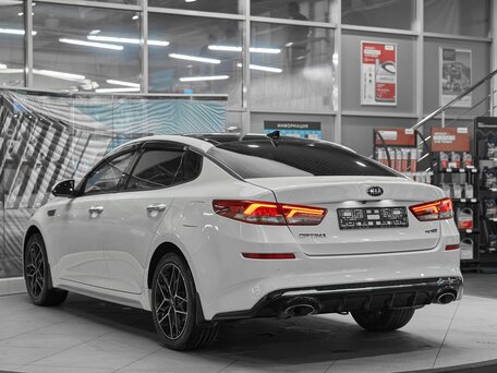 2019 Kia Optima IV Рестайлинг, белый, 1899000 рублей, вид 4