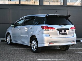 2010 Toyota Wish II, серебристый, 989000 рублей, вид 2
