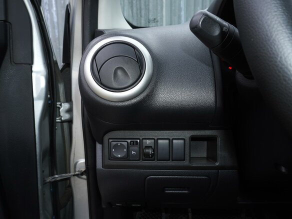 2013 Nissan Note I Рестайлинг, серебристый, 747000 рублей - вид 16