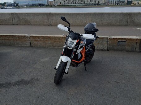 2012 KTM 690 Duke, белый, 450000 рублей, вид 2