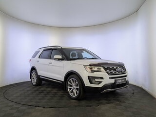 2017 Ford Explorer V Рестайлинг, белый, 2655000 рублей, вид 3