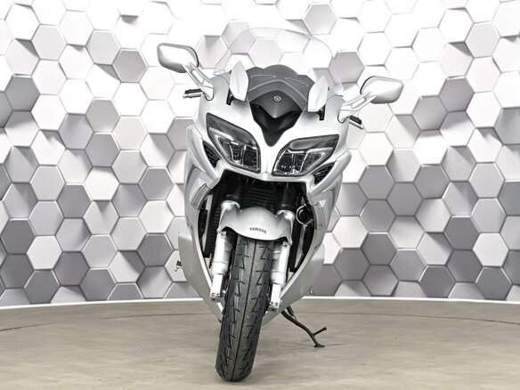 2018 Yamaha FJR1300, серебристый - вид 4