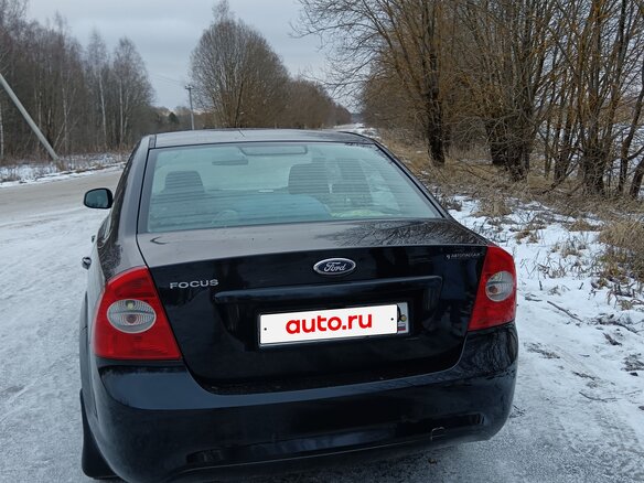 2011 Ford Focus II Рестайлинг, чёрный, 600000 рублей - вид 2