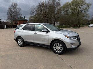 2018 Chevrolet Equinox III, серебристый, 1800000 рублей, вид 3