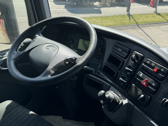 2018 Mercedes-Benz Actros, красный, 5650000 рублей - вид 15