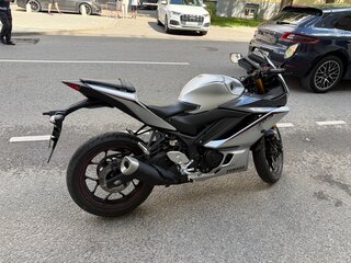 2020 Yamaha YZF-R3, серебристый, 475000 рублей, вид 2
