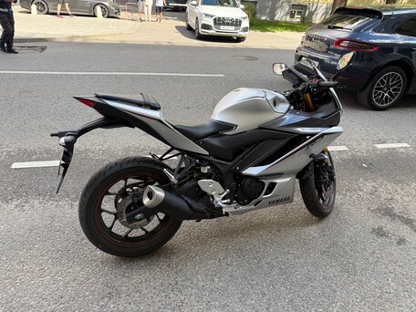 2020 Yamaha YZF-R3, серебристый, 495000 рублей, вид 2