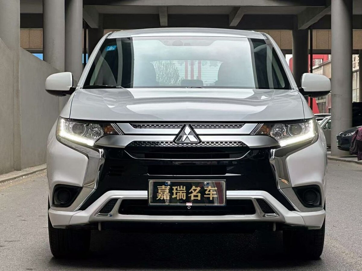 Открыть фотографии: Mitsubishi Outlander III Рестайлинг 3