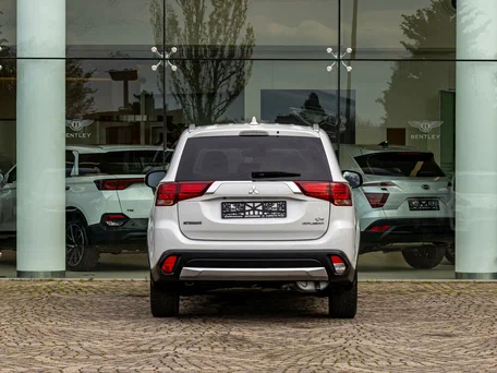 2017 Mitsubishi Outlander III Рестайлинг 2, белый, 1675000 рублей, вид 5