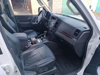 2013 Mitsubishi Pajero IV Рестайлинг 1, белый, 2600000 рублей, вид 4